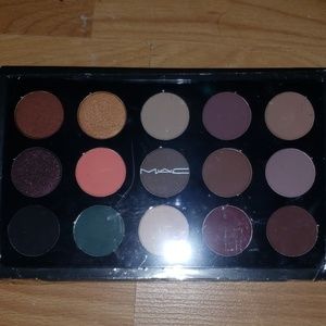 NEW 15 ct MAC custom eyeshadow palette